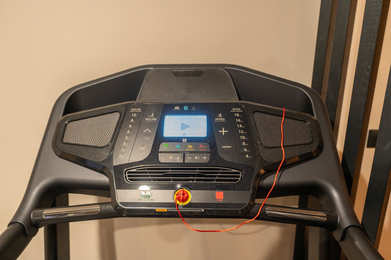 Rack de musculation, disques et haltères